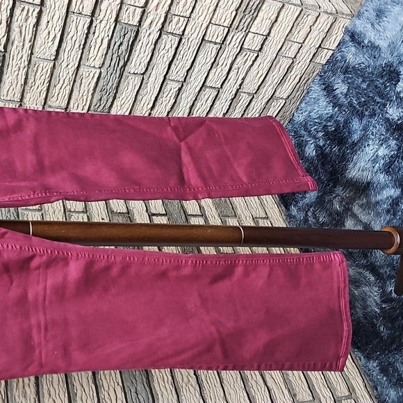 NWT Maurices SLIM Boot Curvy Jeans SZ S (4-6) MAROON Stretchy - Picture 2 of 14
